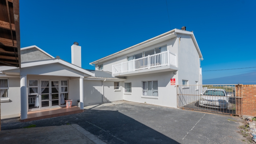 7 Bedroom Property for Sale in Struisbaai Western Cape